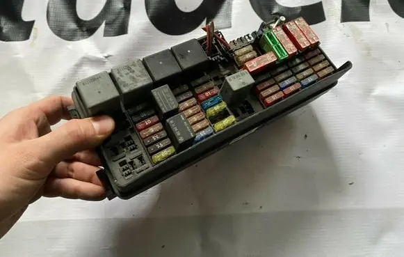 Mercedes-Benz GL X164 Fuse module A1646402372 1646402372