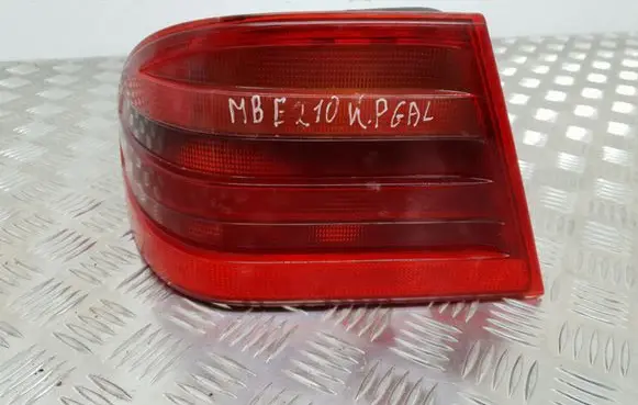Mercedes-Benz E W210 Rear/tail lights A2108200164