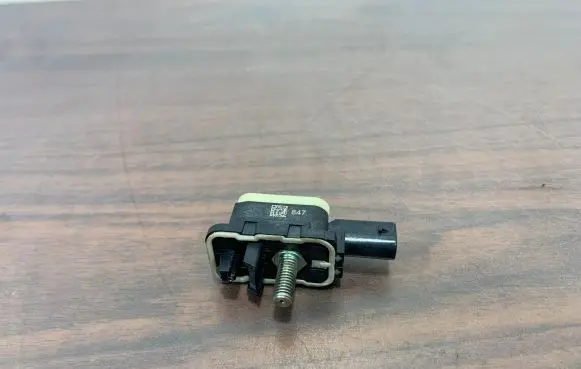 Subaru Forester SK Airbag deployment crash/impact sensor 98237SJ030
