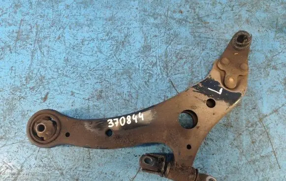 Toyota Camry Front lower control arm/wishbone 4806906150