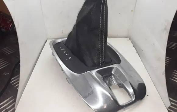 Opel Meriva B Gear shifter surround trim plastic 476980511 GM13346827 13346827