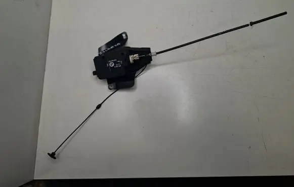 BMW 5 E39 Fuel tank cap lock motor 8352168 40620433