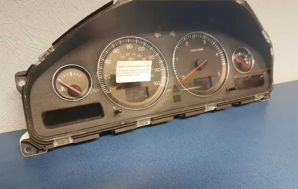 Volvo S60 Speedometer (instrument cluster) 30682287 69594240T 8603886