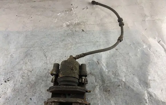 Volkswagen Polo IV 9N3 Front brake caliper
