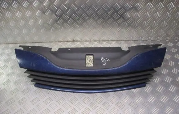 Renault Laguna II Front bumper upper radiator grill