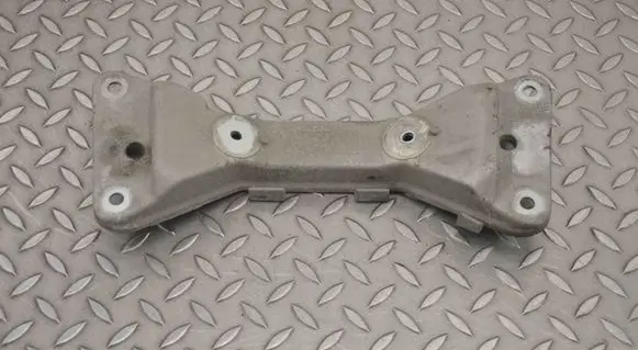 BMW 4 F36 Gran coupe Gearbox mounting bracket 6861402