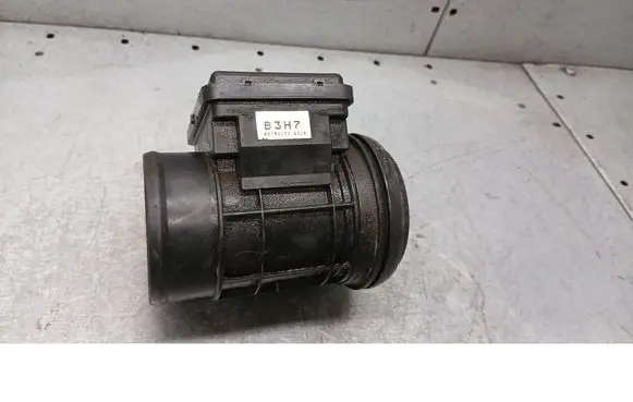 Mazda 323 F Mass air flow meter E5T51171