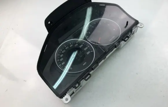 Volvo V60 Speedometer (instrument cluster) 31327581AA