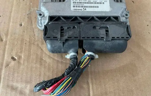Mitsubishi Grandis Engine control unit/module 0281012535 1860A654