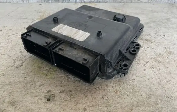 Ford Focus Engine control unit/module CV6812B684BC 3000630A
