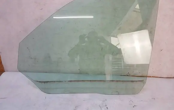 Volkswagen Multivan T5 Front door window glass four-door 353464574
