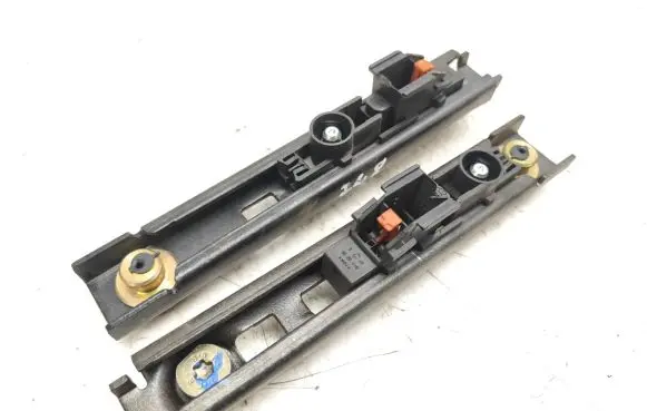 Renault Espace IV Seat belt adjustment rail 057166A