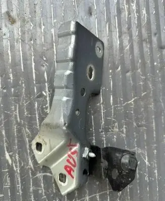 Renault Austral Fender mounting bracket 625643248R