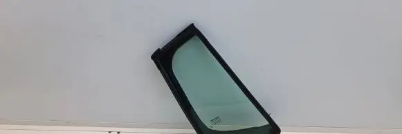 Nissan Leaf II (ZE1) Rear vent window glass 822725SL0A