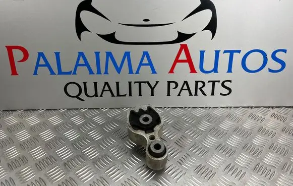Mazda 6 Engine mount bracket