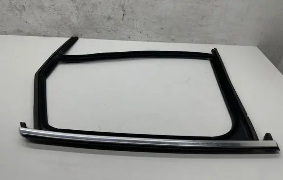 Porsche Macan (95B) Rubber seal rear door 