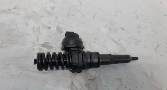 Volkswagen Golf V Fuel injector 038130073AG 0414720215