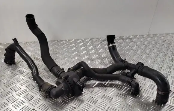 Jaguar XF X250 Engine coolant pipe/hose C8w0a