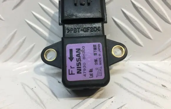 Nissan X-Trail T30 ESP acceleration yaw rate sensor 479308H300