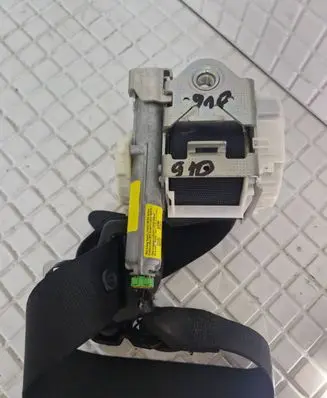 Mercedes-Benz C W204 Front seatbelt 70861078