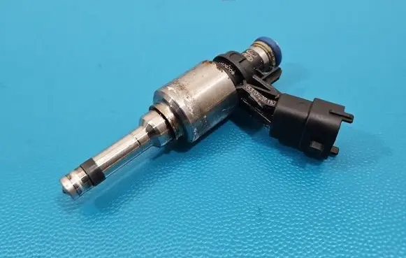 KIA Sportage Fuel injector 0261500100 IMPRK1539650