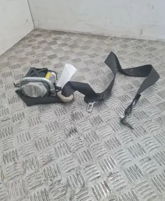 Nissan Note (E11) Front seatbelt