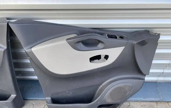 Renault Trafic III (X82) Front door trim bar 