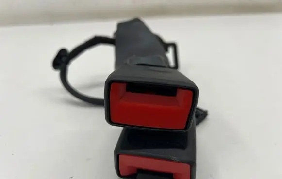 Peugeot 3008 III Rear seatbelt buckle 9840425180