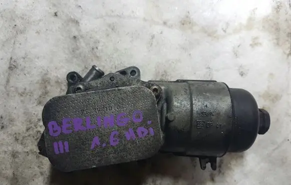 Peugeot 308 Oil filter mounting bracket