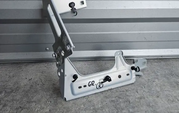 Maserati Ghibli Fender mounting bracket