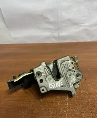 Mercedes-Benz E W210 Sliding door lock 2027300635 D2886