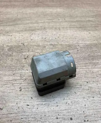 BMW 5 E39 Ignition lock contact 8363706