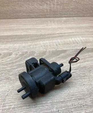 Mercedes-Benz ML W164 Turbo solenoid valve A0005450427 WITHPLUG