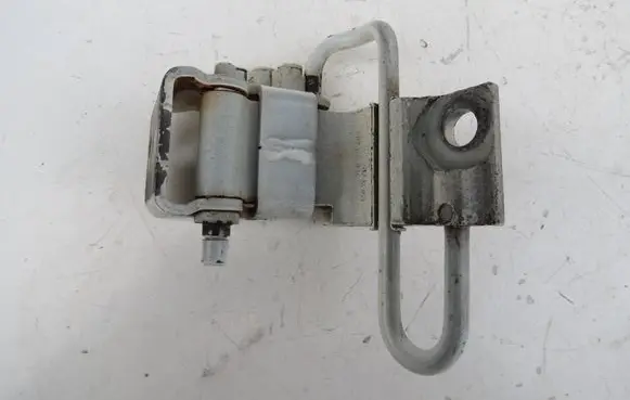 Porsche Cayenne (9PA) Front door lower hinge 7L0831411A