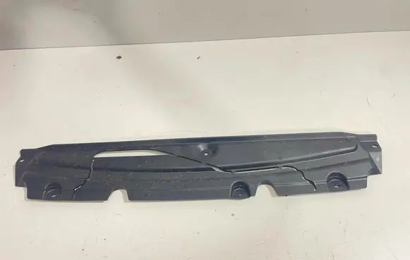 BMW X7 G07 Center/middle under tray cover 8093938