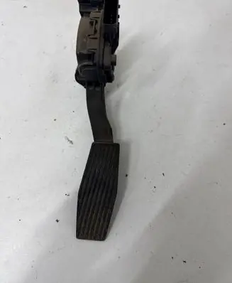 Opel Astra J Accelerator throttle pedal 13252702