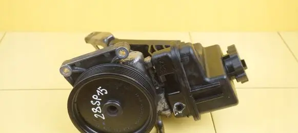 Mercedes-Benz C W204 Power steering pump 28SP15