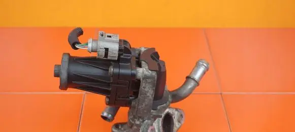 Peugeot Boxer EGR thermostat BK2Q9D475CC 4HH 17MB9