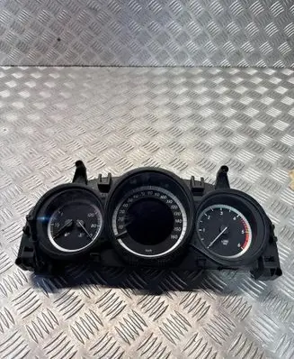 Mercedes-Benz C W204 Speedometer (instrument cluster) A2049004308