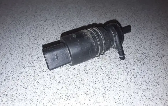 BMW 3 E46 Windscreen/windshield washer pump 8362154
