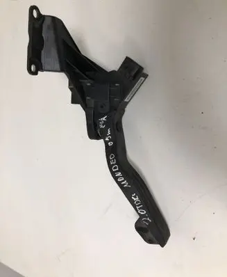 Ford Mondeo Mk III Accelerator throttle pedal 2S719F836DA
