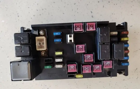 Subaru Legacy Fuse module 82241AG020