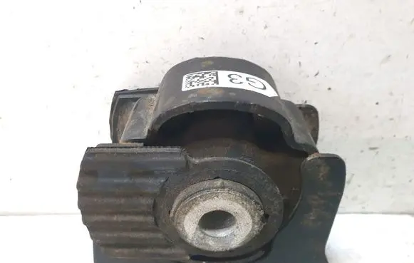 Toyota Avensis T270 Engine mount bracket 309D31