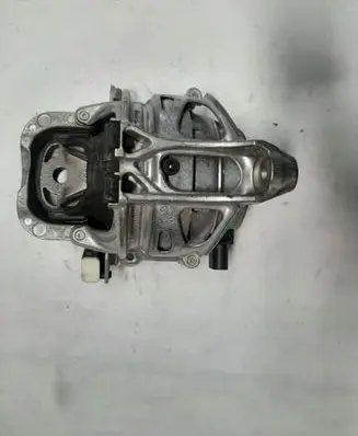 Audi A8 S8 D5 Engine mount bracket 4M0199256R