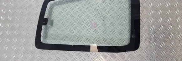 Mitsubishi Pajero Rear side window