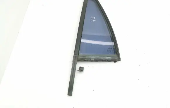 Volvo XC90 Rear vent window glass 09483935