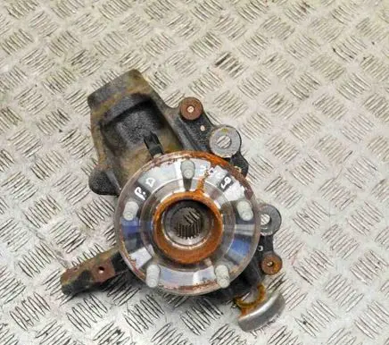 Front wheel hub