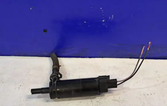 Saab 9-5 Windscreen/windshield washer pump 13157637 12788695