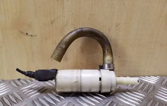 Ford Maverick Headlight washer pump 