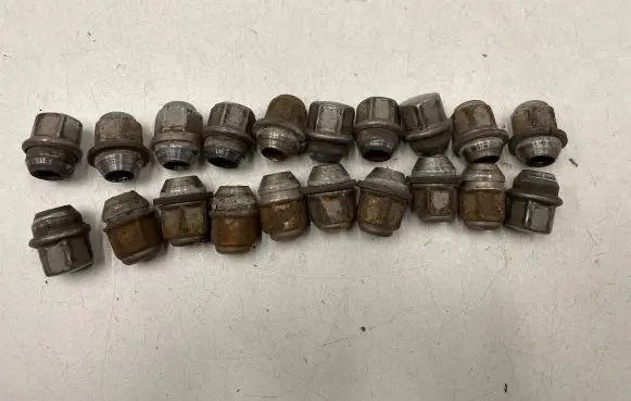 Toyota Prius (XW30) Nuts/bolts 